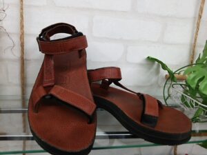 Teva スポーツサンダル　入荷