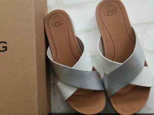 UGG　KARI　コンフォートサンダル