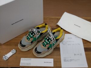 BALENCIAGA　 TRIPLE S　入荷